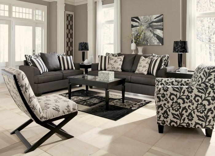 How to decorate living room with charcoal sofa