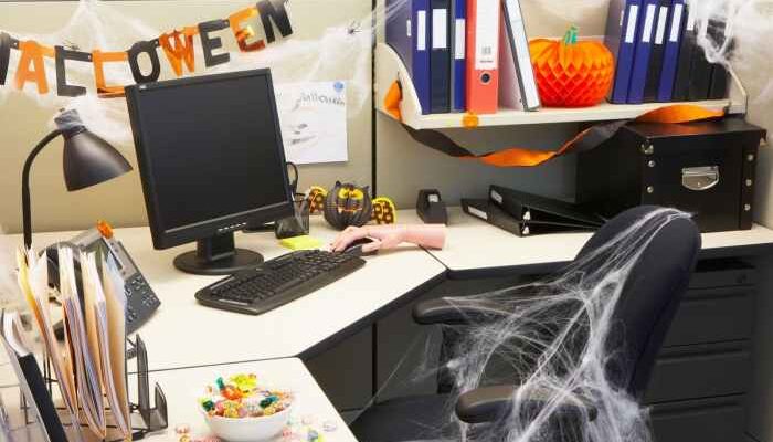 How to Decorate Small Office Halloween